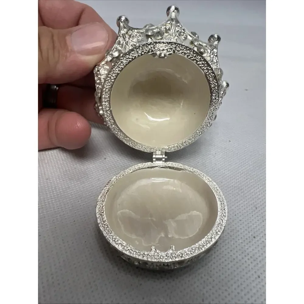 Unbranded trinket good